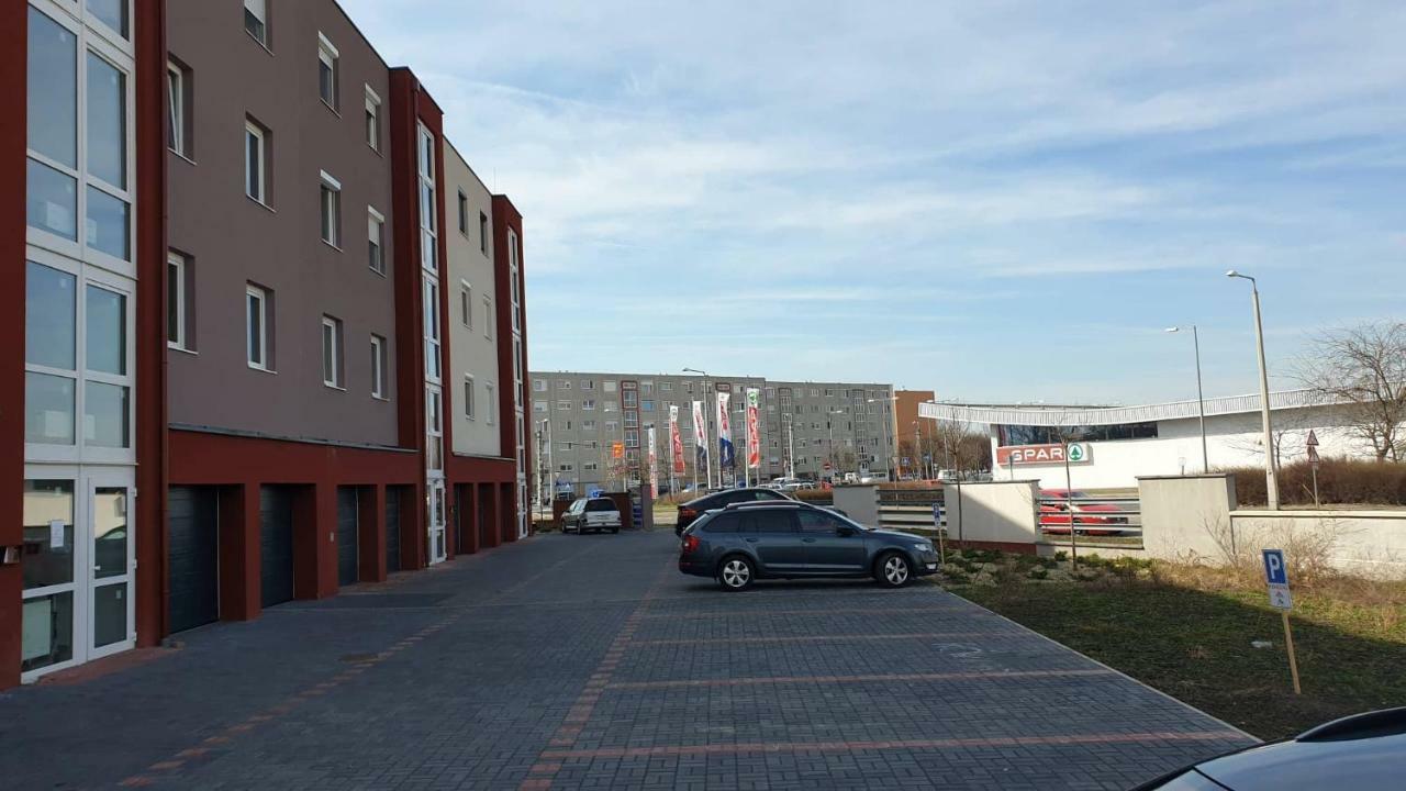 Aqua Apartman Tiszaújváros Exterior foto